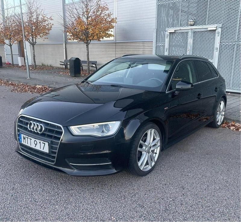 Svart Begagnad 2016 Audi A3 Sportback Attraction Halvkombi | 104 900 kr (Bra pris) - Bild 1/4