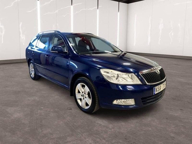 Blå Begagnad 2010 Skoda Octavia Elegance Kombi | 44 900 kr (Marknadspris) - Bild 1/4