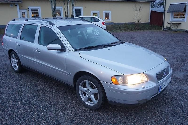 Grå Begagnad 2004 Volvo V70 Kinetic Kombi | 54 900 kr (Dyr) - Bild 1/4