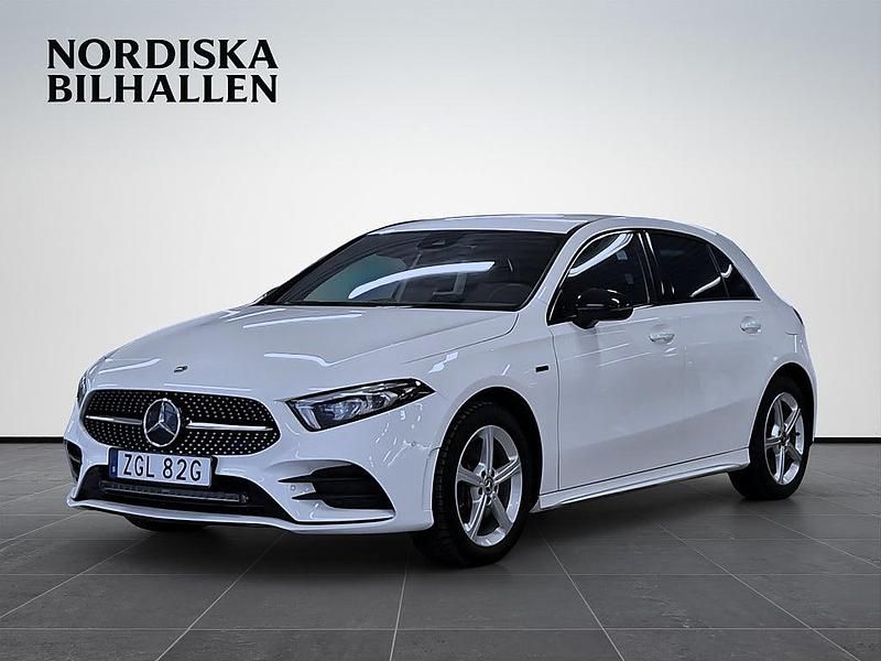 Begagnad Mercedes A250 AMG line 218 HK (160 kW) 2021 Vit