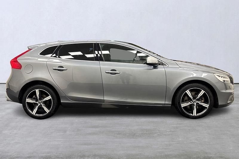 Begagnad Volvo V40 Business Edition 121 HK (88 kW) 2017 Grå Halvkombi