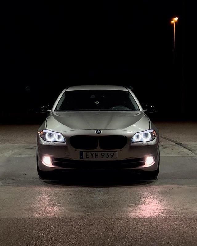 Silver Begagnad 2013 BMW 520 Kombi | 104 900 kr (Marknadspris) - Bild 1/4