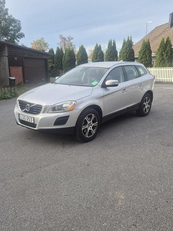 Grå Begagnad 2012 Volvo XC60 Summum SUV | 105 000 kr (Bra pris) - Bild 1/4