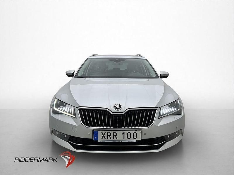 Begagnad Skoda Superb Business Line 190 HK (139 kW) 2017 Silver Kombi