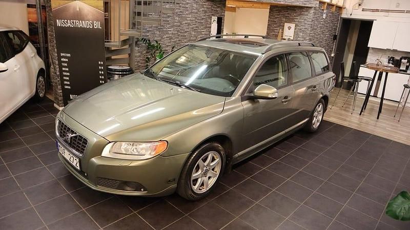 Begagnad Volvo V70 Momentum 200 HK (147 kW) 2009 Grön Kombi