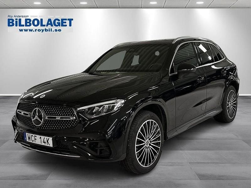 Svart Begagnad 2026 Mercedes GLC300e Advanced SUV | 729 900 kr (Marknadspris) - Bild 1/4