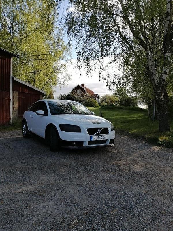 Vit Begagnad 2007 Volvo C30 Summum Halvkombi | 25 000 kr (Bra pris) - Bild 1/4