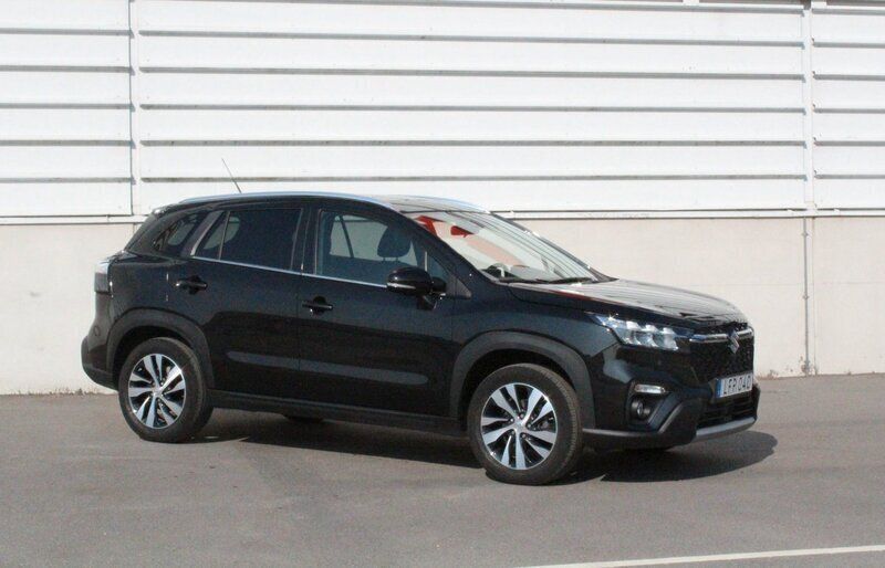 Svart Begagnad 2022 Suzuki SX4 S-Cross SUV | 269 500 kr (Marknadspris) - Bild 1/4