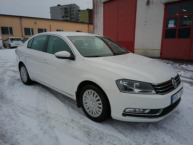 Begagnad VW Passat 105 HK (77 kW) 2011 Vit Sedan