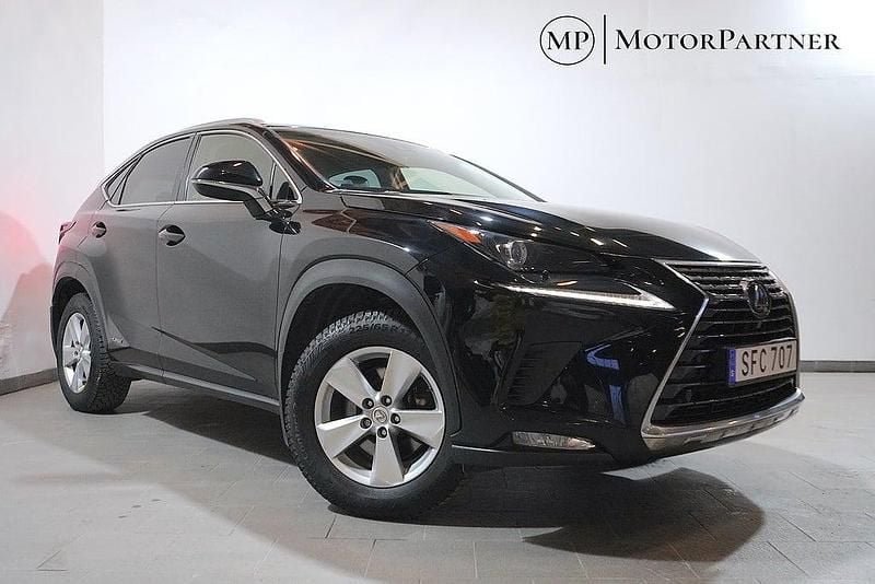 Svart Begagnad 2018 Lexus NX300h SUV | 239 900 kr - Bild 1/4