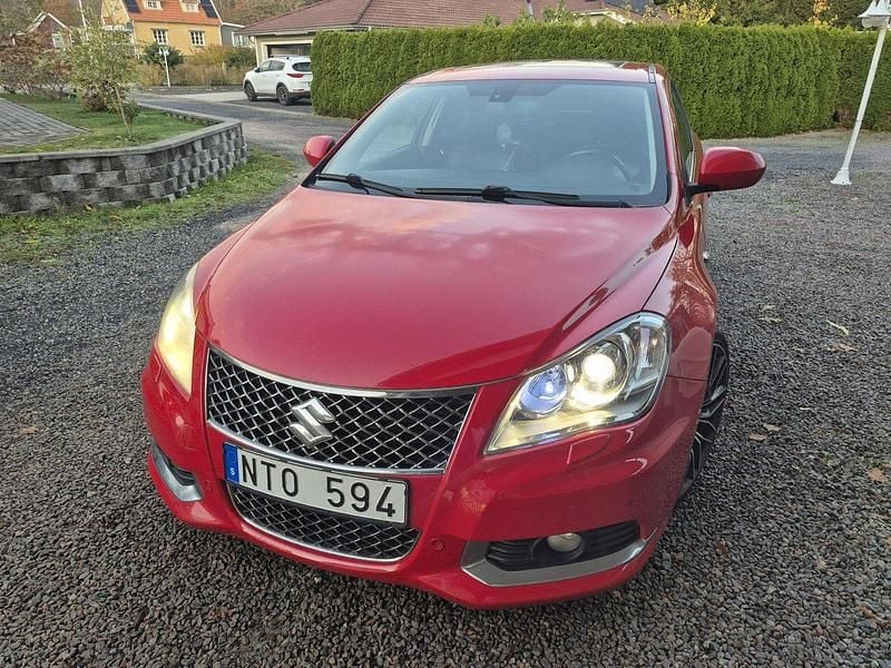 Röd Begagnad 2012 Suzuki Kizashi Sedan | 79 000 kr - Bild 1/4