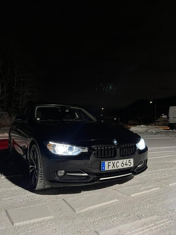 Begagnad BMW 320 184 HK (135 kW) 2015 Svart Kombi