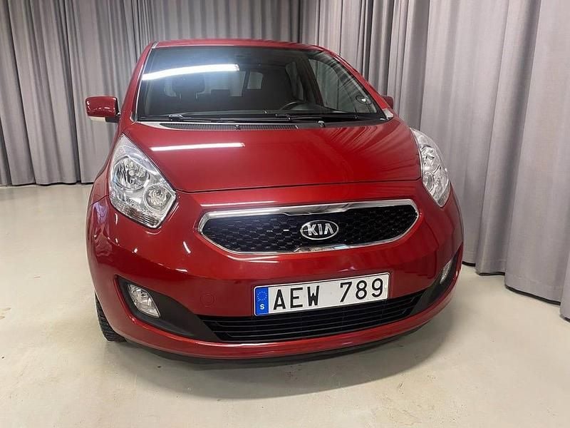 Begagnad Kia Venga Comfort 90 HK (66 kW) 2013 Röd Halvkombi