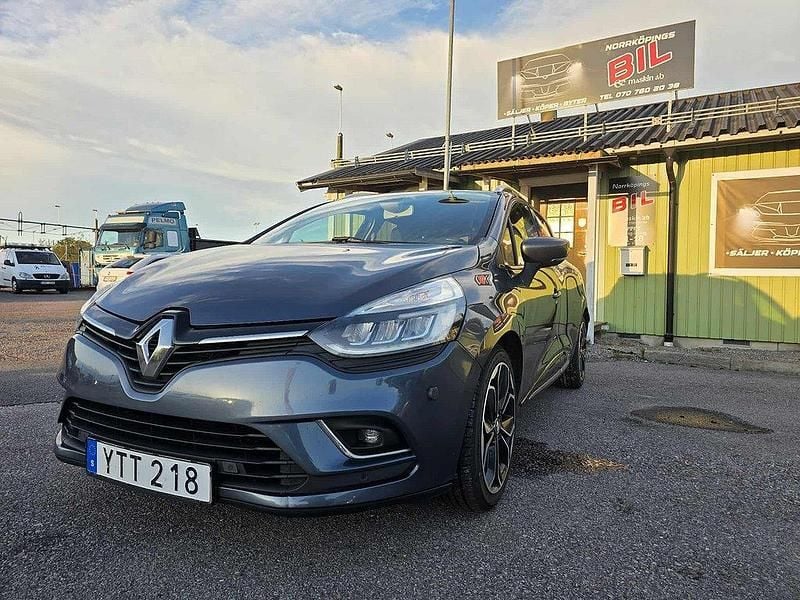 Grå Begagnad 2017 Renault Clio GrandTour Intens Kombi | 63 900 kr (Marknadspris) - Bild 1/4