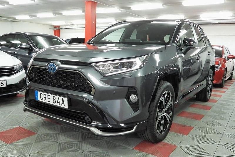 Grå Begagnad 2021 Toyota RAV4 Style SUV | 379 500 kr (Bra pris) - Bild 1/4