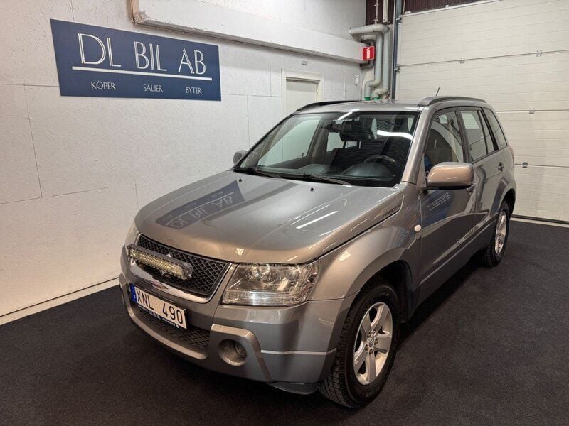 Grå Begagnad 2006 Suzuki Grand Vitara SUV | 49 900 kr (Bra pris) - Bild 1/4