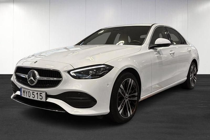 Vit Begagnad 2023 Mercedes C300 Sedan | 399 900 kr - Bild 1/4