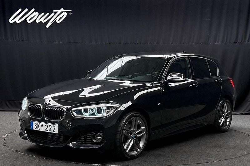 Svart Begagnad 2018 BMW 120 M Sport Halvkombi | 249 800 kr (Marknadspris) - Bild 1/3