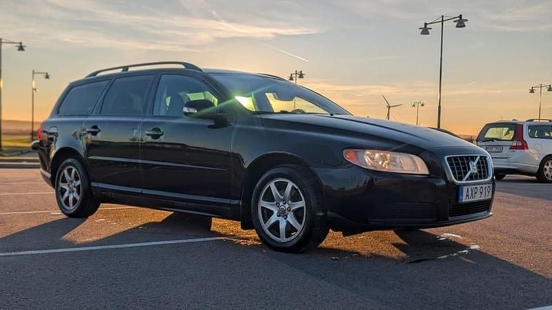 Begagnad 2008 Volvo V70 Kombi | 30 000 kr (Lite dyr) - Bild 1/4