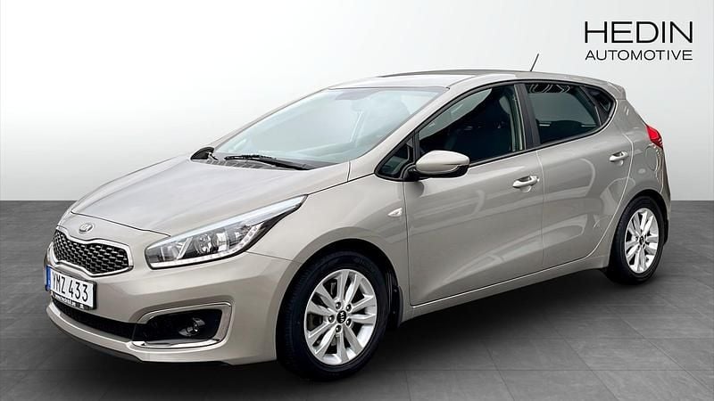 Grå (grey) Begagnad 2017 Kia Ceed Halvkombi | 119 900 kr (Marknadspris) - Bild 1/4