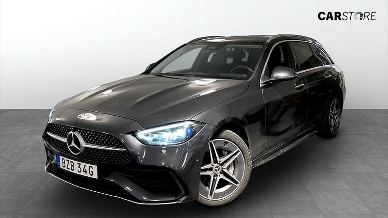 Grå Begagnad 2022 Mercedes C300e AMG Kombi | 369 900 kr - Bild 1/4
