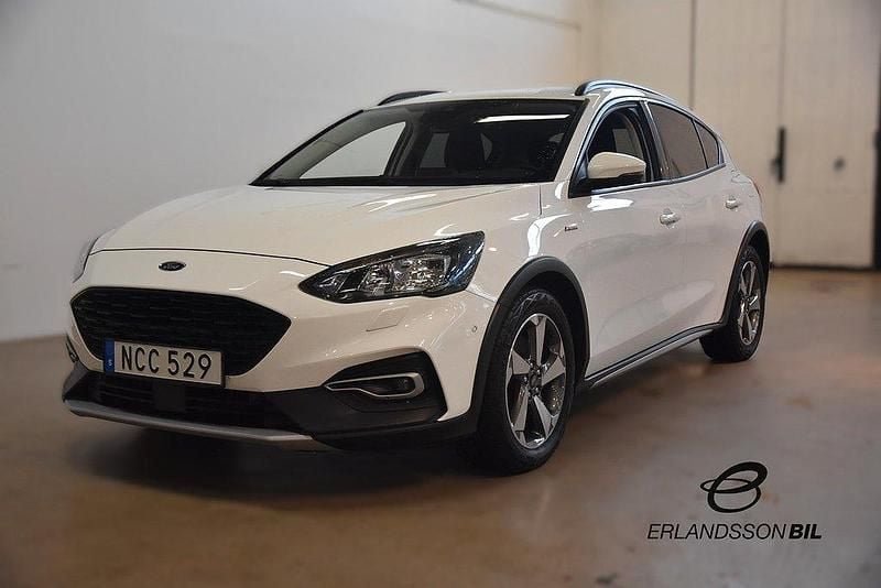 Vit Begagnad 2019 Ford Focus Active Halvkombi | 169 900 kr (Marknadspris) - Bild 1/4