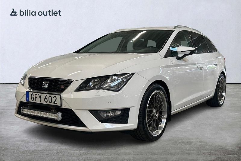 Vit Begagnad 2015 Seat Leon ST FR Kombi | 139 900 kr (Lite dyr) - Bild 1/3