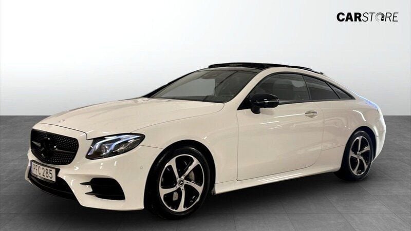 Vit Begagnad 2017 Mercedes E220 AMG Sportkupé | 289 900 kr (Bra pris) - Bild 1/4