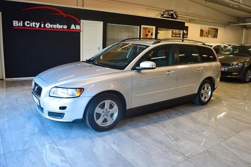 Ljusgrå (grå) Begagnad 2009 Volvo V50 Kombi | 69 900 kr (Marknadspris) - Bild 1/4