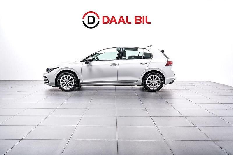 Vit Begagnad 2021 VW Golf VII | 224 700 kr (Marknadspris) - Bild 1/4