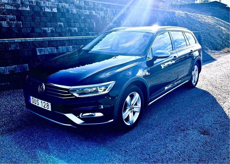 Svart Begagnad 2017 VW Passat Alltrack Kombi | 149 000 kr (Marknadspris) - Bild 1/4