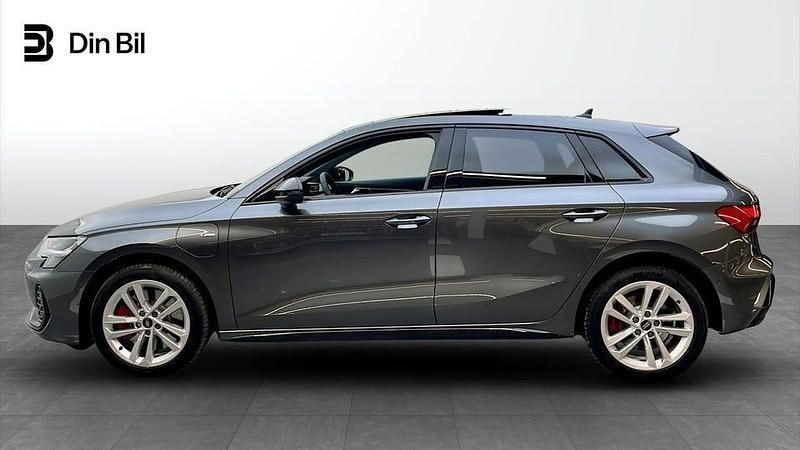 Begagnad Audi A3 S-Line 177 HK (130 kW) 2025 Daytonagrå pärleffekt Sedan