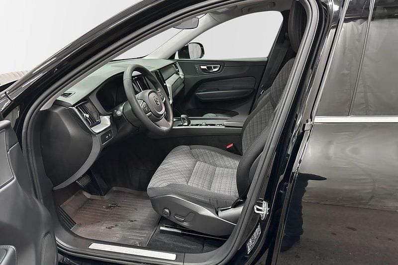 Begagnad Volvo XC60 Core 355 HK (261 kW) 2023 Svart SUV
