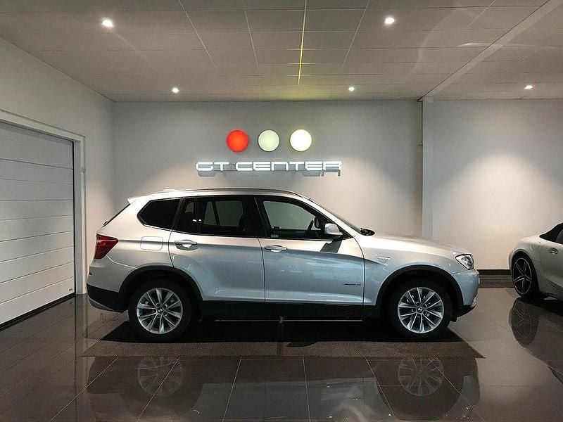 Ljusgrå Begagnad 2012 BMW X3 SUV | 209 900 kr (Marknadspris) - Bild 1/4