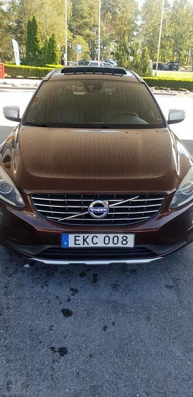 Brun Begagnad 2015 Volvo XC60 Summum SUV | 129 900 kr (Marknadspris) - Bild 1/4