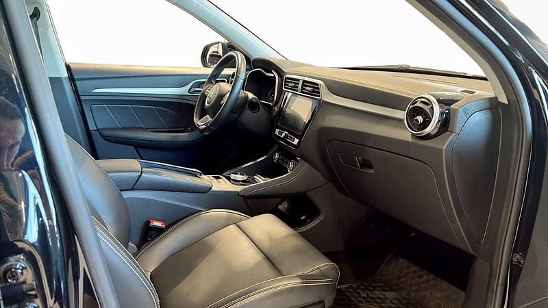 Begagnad MG ZS Luxury 114 kW (156 HK) 2020 Svart SUV