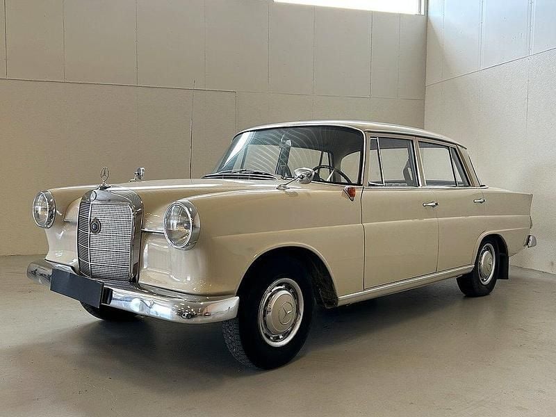 Vit Begagnad 1962 Mercedes 190 Sedan | 129 000 kr - Bild 1/4