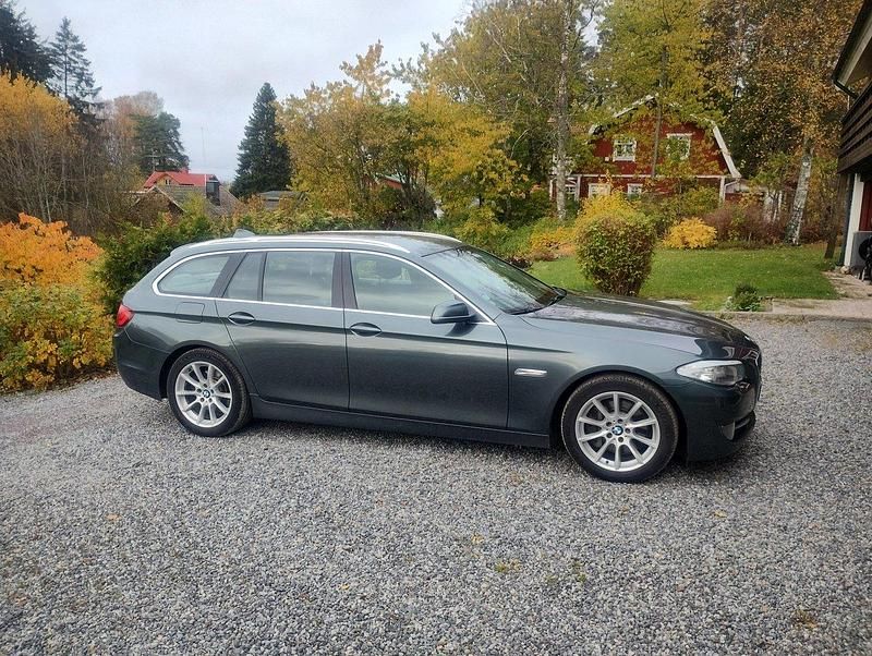 Grön Begagnad 2012 BMW 530 Kombi | 130 000 kr (Superpris) - Bild 1/4
