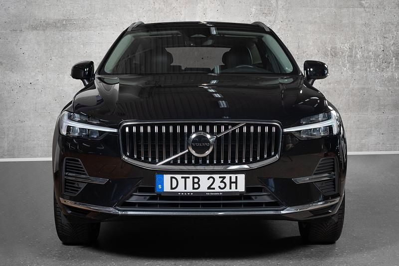 Begagnad Volvo XC60 Plus 355 HK (261 kW) 2023 Svart SUV