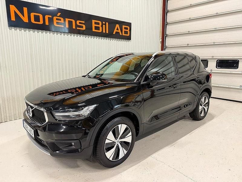 Svart Begagnad 2020 Volvo XC40 SUV | 319 000 kr (Marknadspris) - Bild 1/4