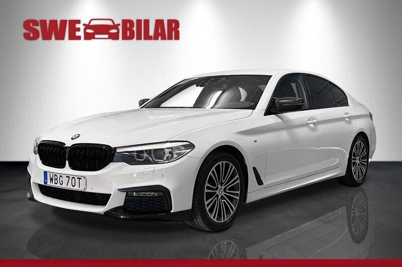 Vit Begagnad 2019 BMW 520 M Sport Sedan | 299 900 kr (Bra pris) - Bild 1/4