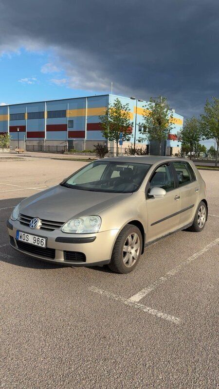 Brun Begagnad 2005 VW Golf IV Trendline Halvkombi | 15 000 kr (Bra pris) - Bild 1/2