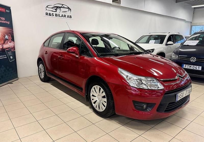 Röd Begagnad 2009 Citroën C4 Halvkombi | 48 900 kr (Marknadspris) - Bild 1/4