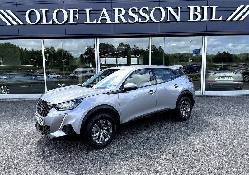 Grå (grå artense metallic) Begagnad 2021 Peugeot 2008 SUV | 214 500 kr (Bra pris) - Bild 1/4