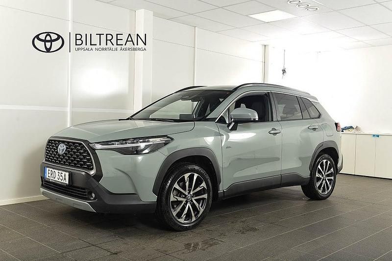 Begagnad Toyota Corolla Cross Style 197 HK (144 kW) 2023 Grön SUV