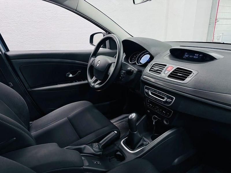 Begagnad Renault Mégane III 90 HK (66 kW) 2010 Blå Halvkombi