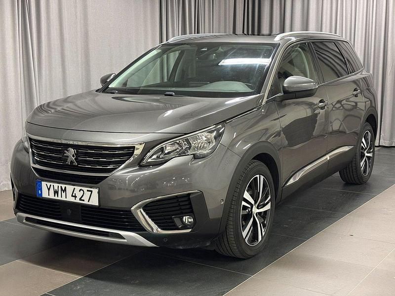Mörkgrå Begagnad 2017 Peugeot 5008 Allure Minibuss | 209 900 kr (Marknadspris) - Bild 1/4