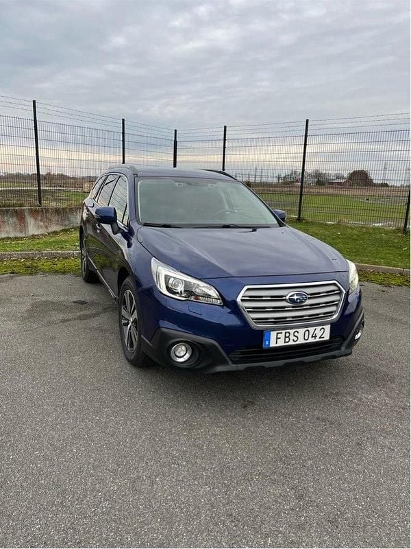 Blå Begagnad 2015 Subaru Outback Kombi | 110 000 kr (Marknadspris) - Bild 1/4