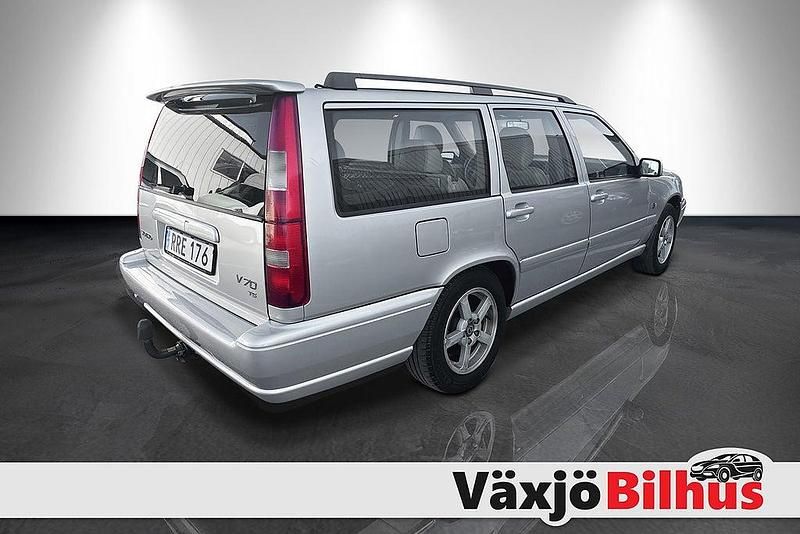 Begagnad Volvo V70 Standard 141 HK (103 kW) 2000 Ljusgrå Kombi