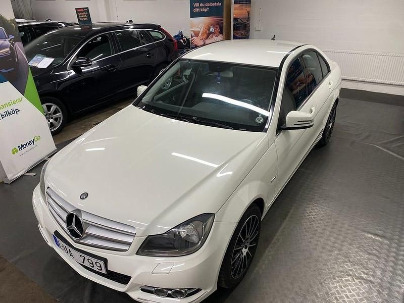 Begagnad Mercedes C180 156 HK (114 kW) 2011 Vit Sedan